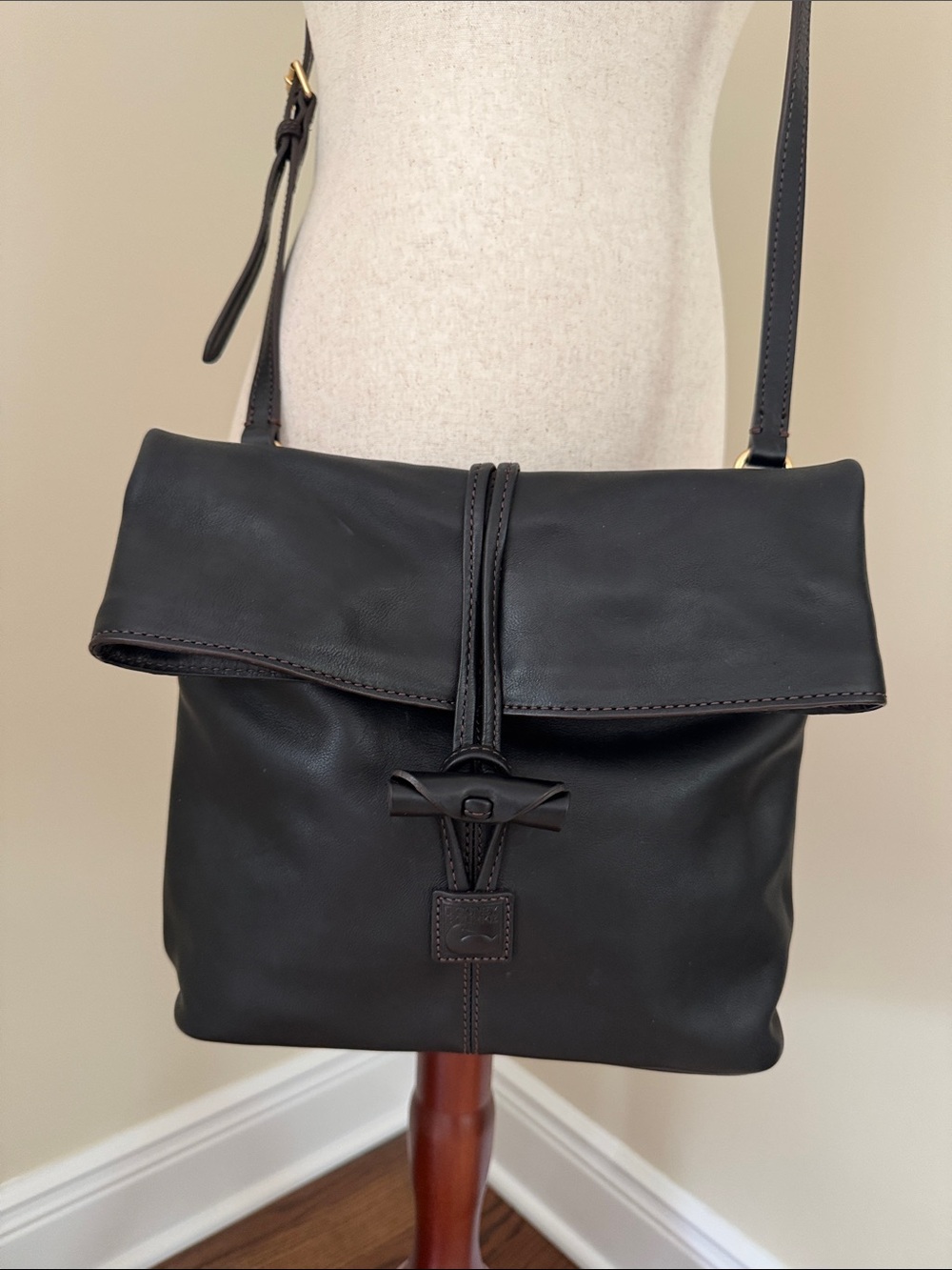 Dooney Bourke ⭐️ Florentine Medium Toggle Crossbody Black - Picture 2 of 12